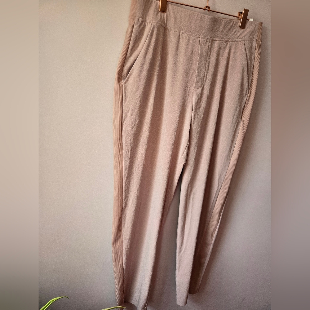 Athleta Brooklyn Textured Ankle Pant - Size 12 TallCondition: Excellent Pre-ow - Picture 3 of 6